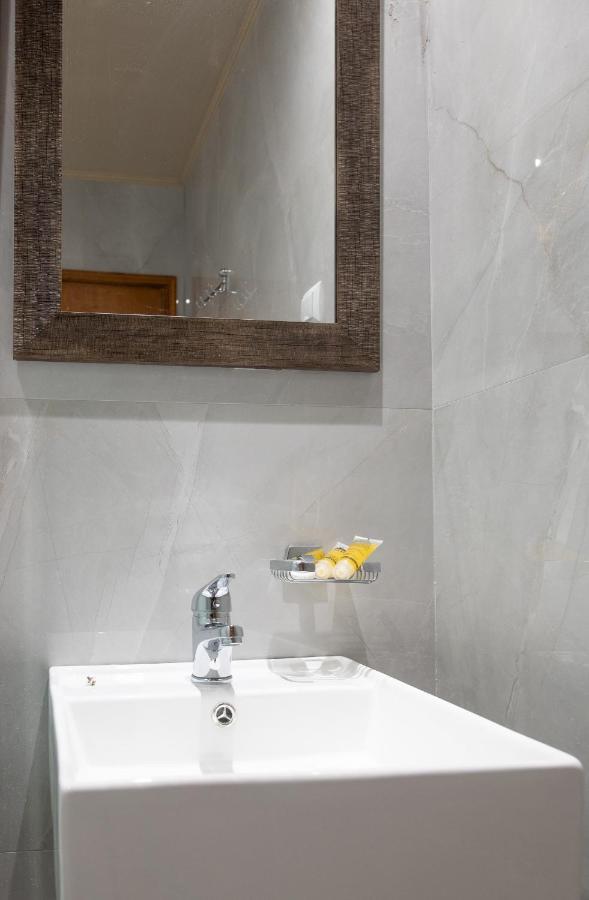 Yannis Hotel Krinidhes Bagian luar foto