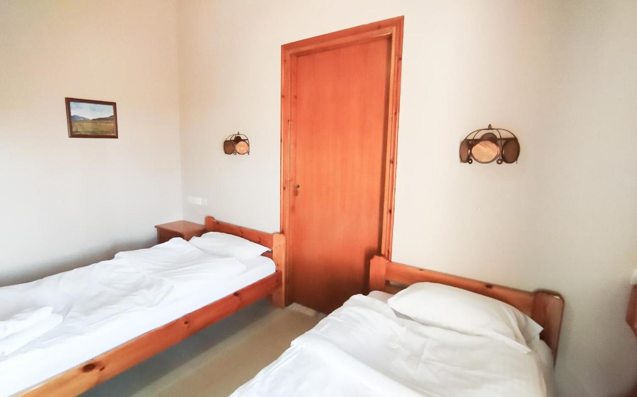 Yannis Hotel Krinidhes Bagian luar foto