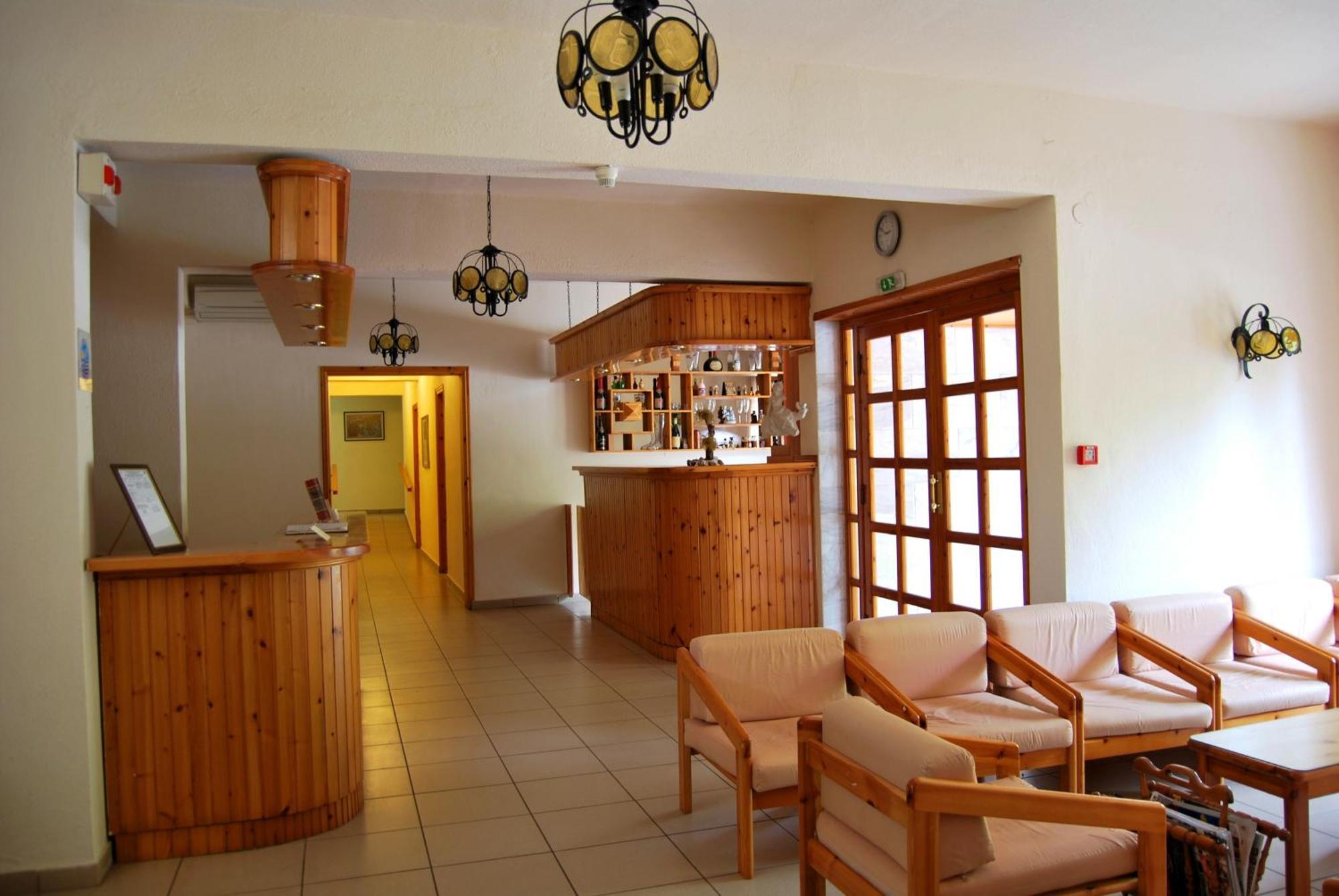 Yannis Hotel Krinidhes Bagian luar foto
