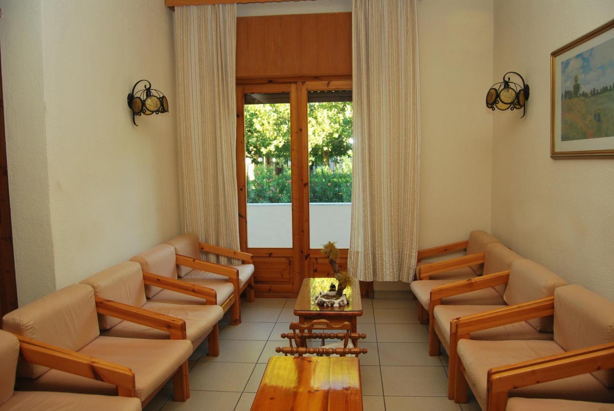 Yannis Hotel Krinidhes Bagian luar foto