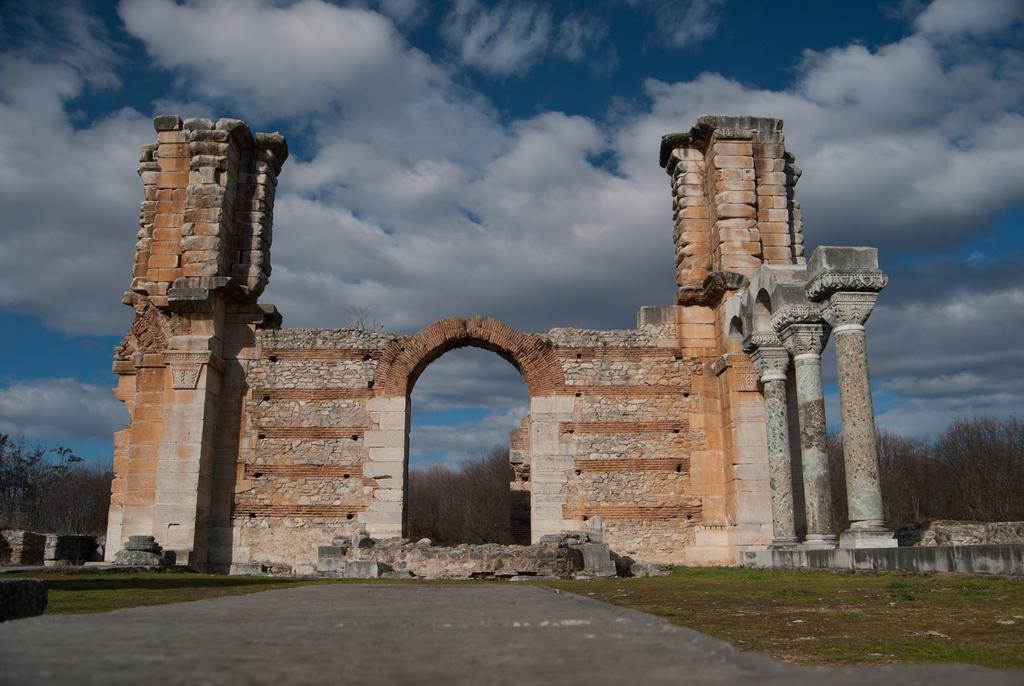 Yannis Hotel Krinidhes Bagian luar foto