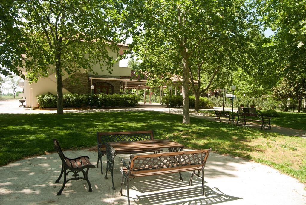 Yannis Hotel Krinidhes Bagian luar foto
