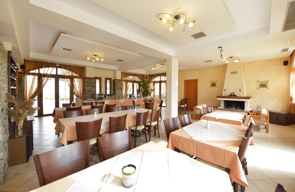Yannis Hotel Krinidhes Bagian luar foto