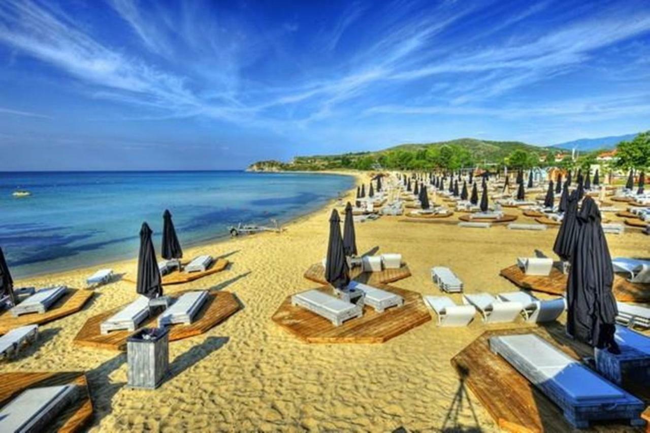 Yannis Hotel Krinidhes Bagian luar foto